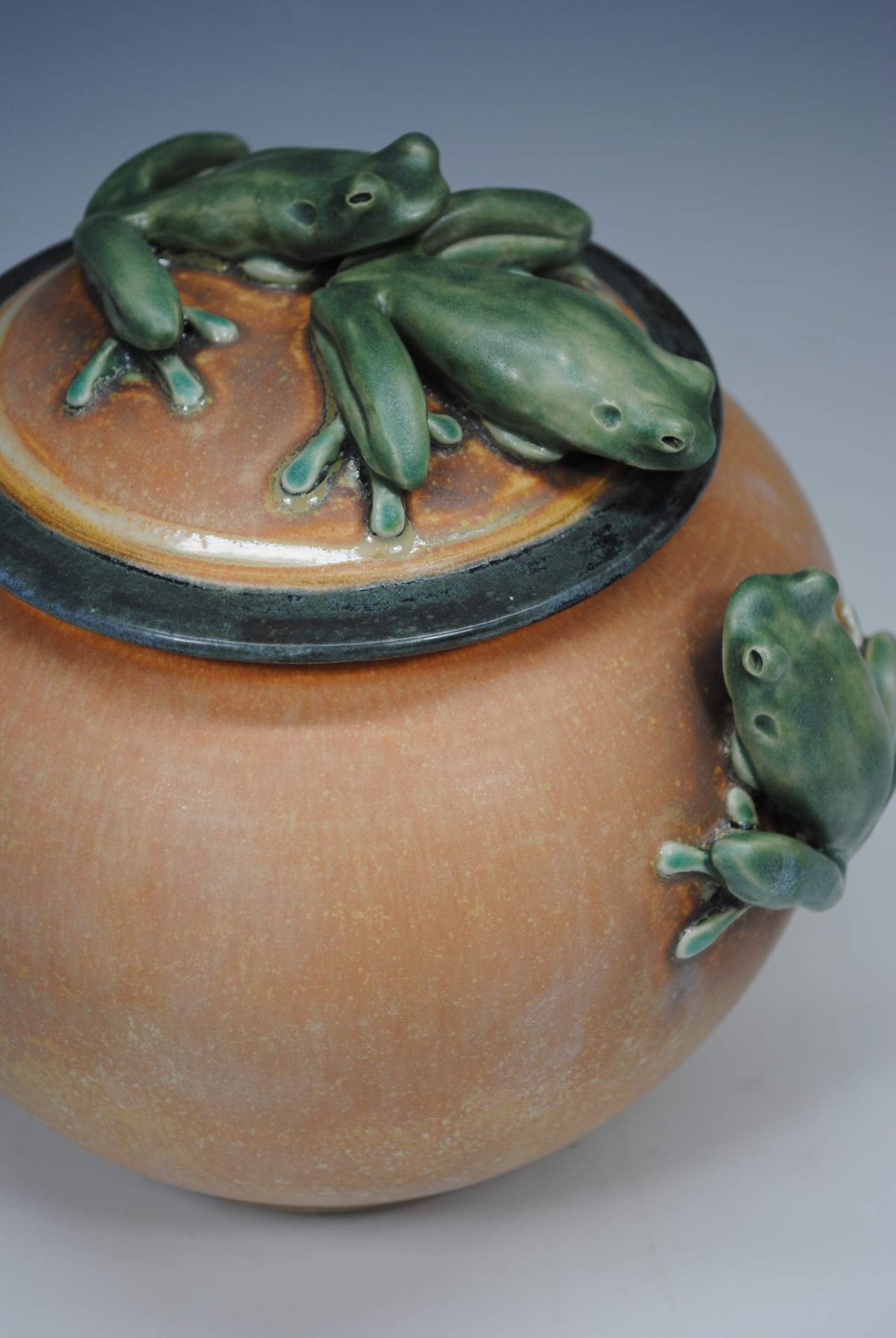 Three Frog Pot