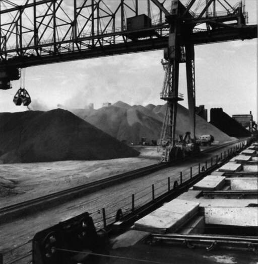 Unloading Cement Clinker from Steamer Kinsman Independent