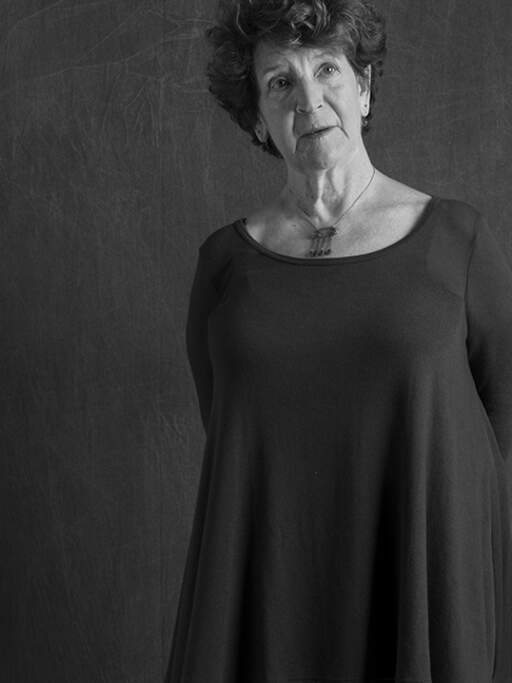 Elizabeth Leader