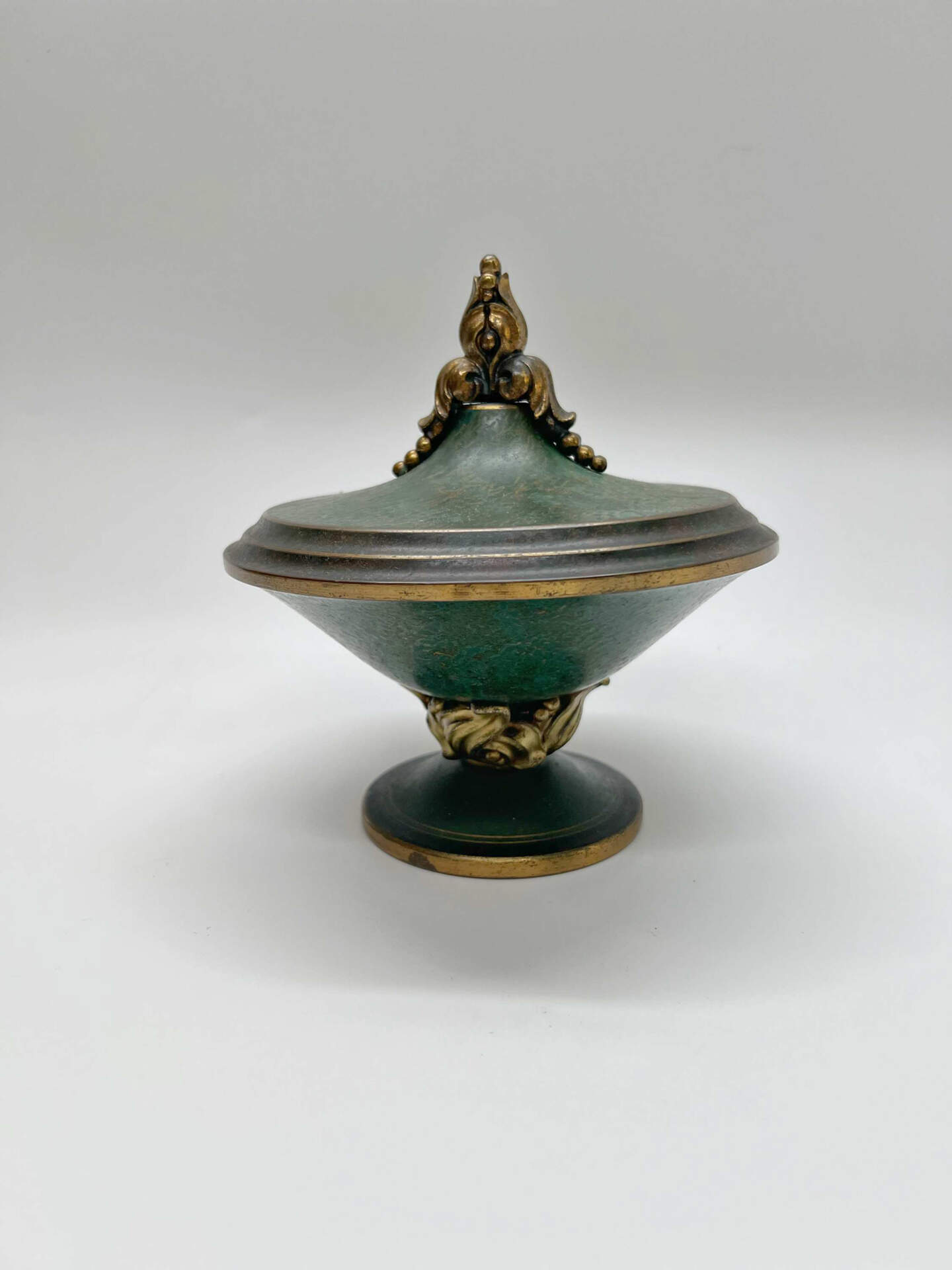 Foliage Standing Proud Candy Dish
