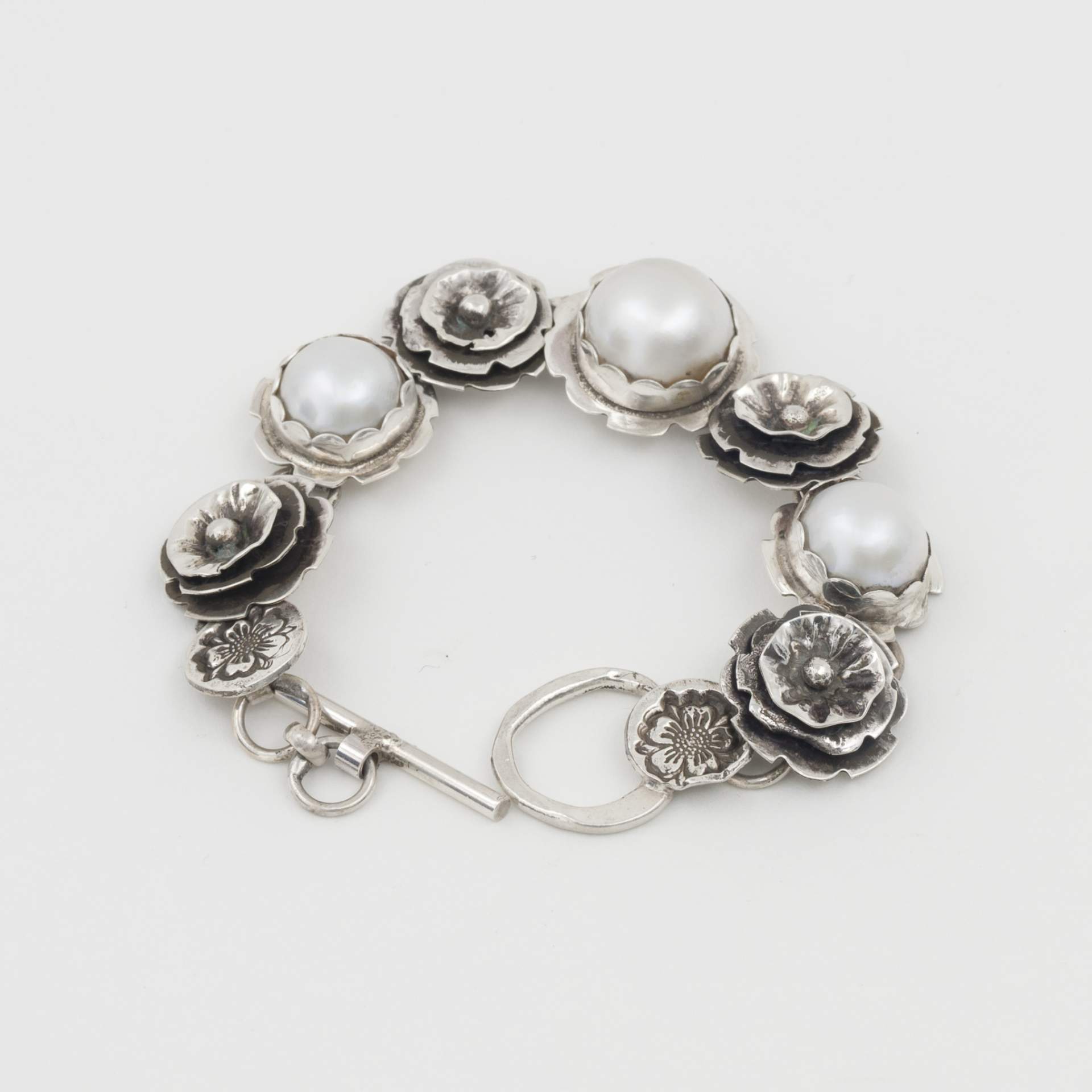 Pearl and Flower Bracelet