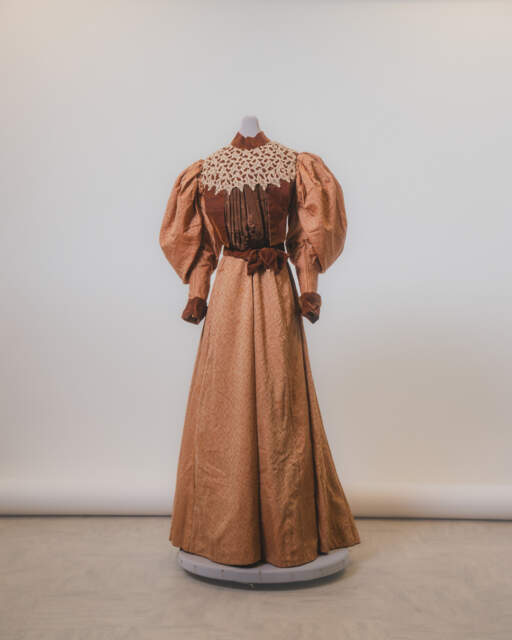 Promenade or visiting fashion &ndash; bodice and skirt