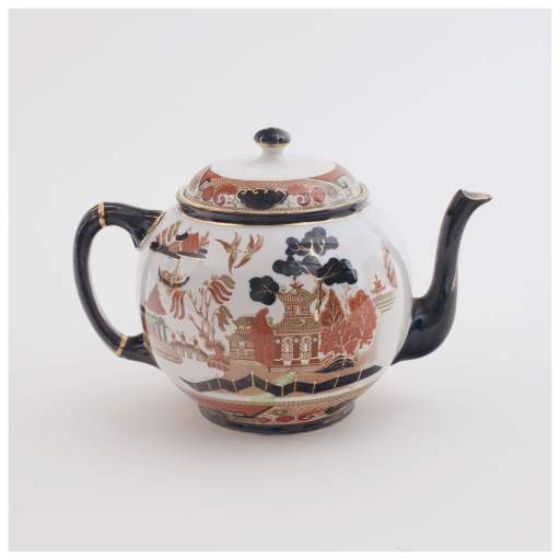 Teapot with lid