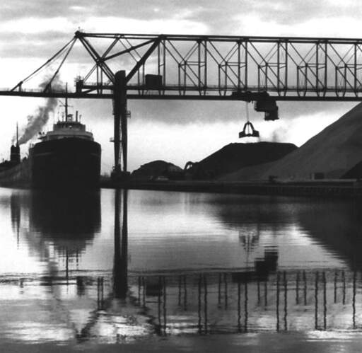 Steamer Kinsman Independent, Kinsman Lines, unloading cement clinker, Superior Wisconsin