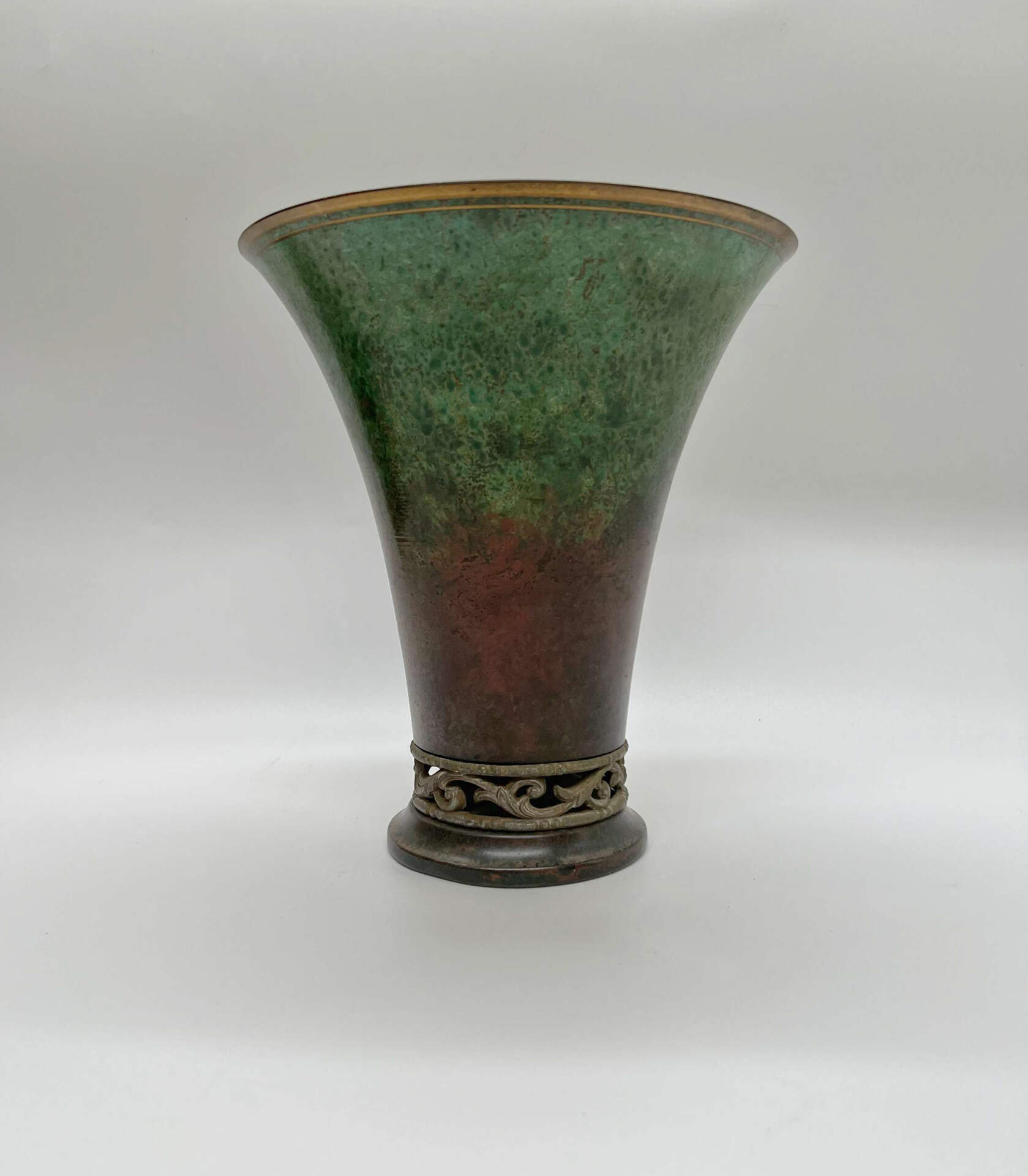 Vinework Pedestal Tulip Vase